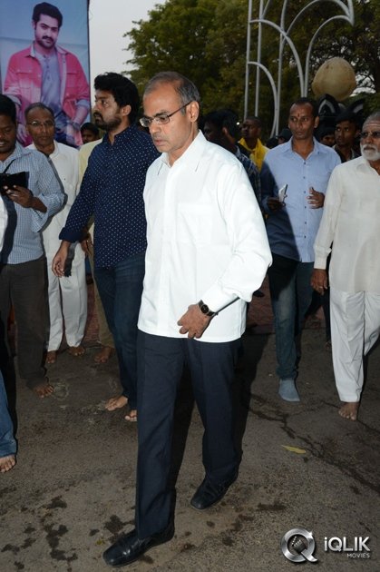 NTR-Family-Visit-to-NTR-Ghat-2016